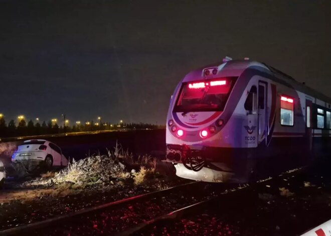 Diyarbakır’da Tren Otomobile Çarptı: Sürücü Yaralandı